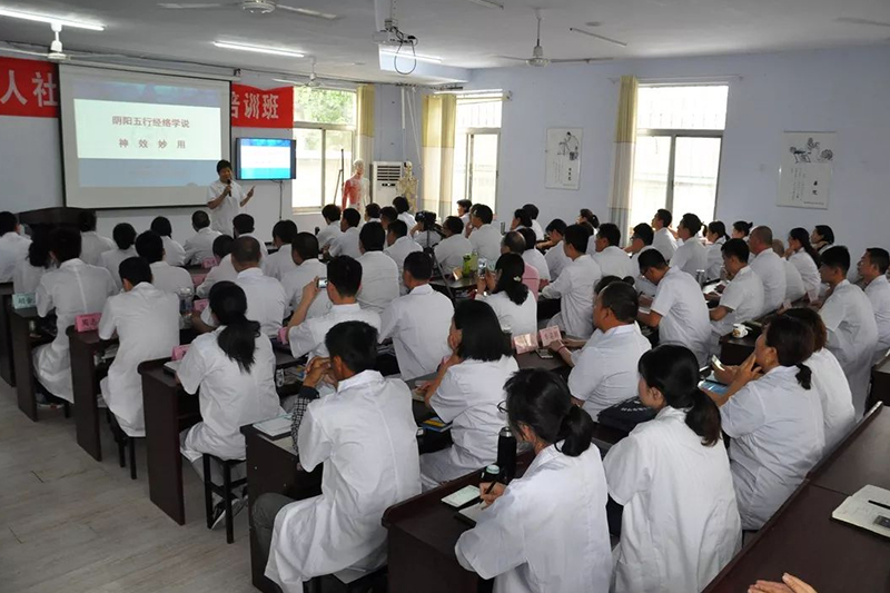 学校组织乡镇人员免费培训
